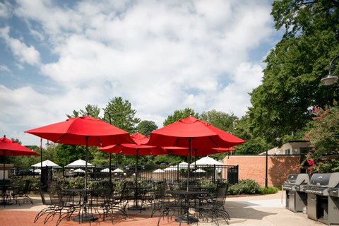 Outdoor Shaded Chairs at RiverHouse, Arlington, VA