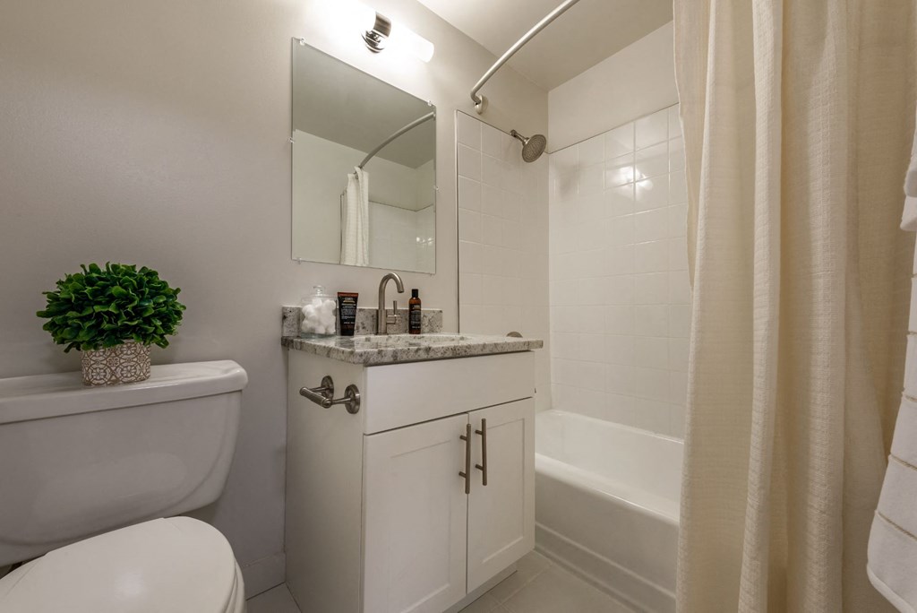 Bathroom With Bathtub at RiverHouse, Virginia