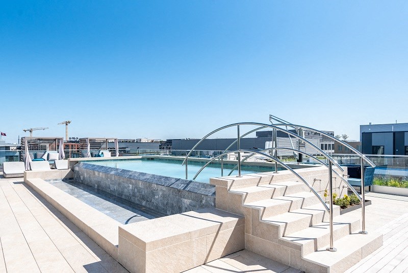 the pool and stairs on the roof of the building