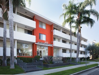 Exterior Photo Apartments for Rent Sherman Oaks CA - Exterior View of the Apartment Building Showcasing Expansive Community - Photo Gallery 2