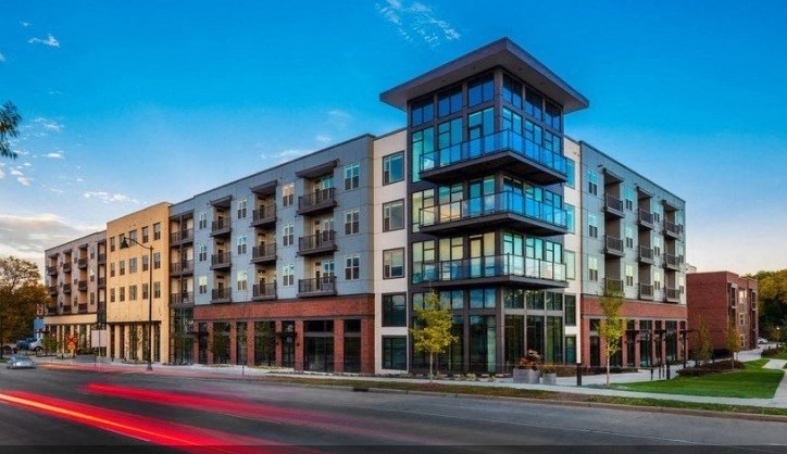 Exterior Facing East Washington Avenue View from East Washington - Photo Gallery 3