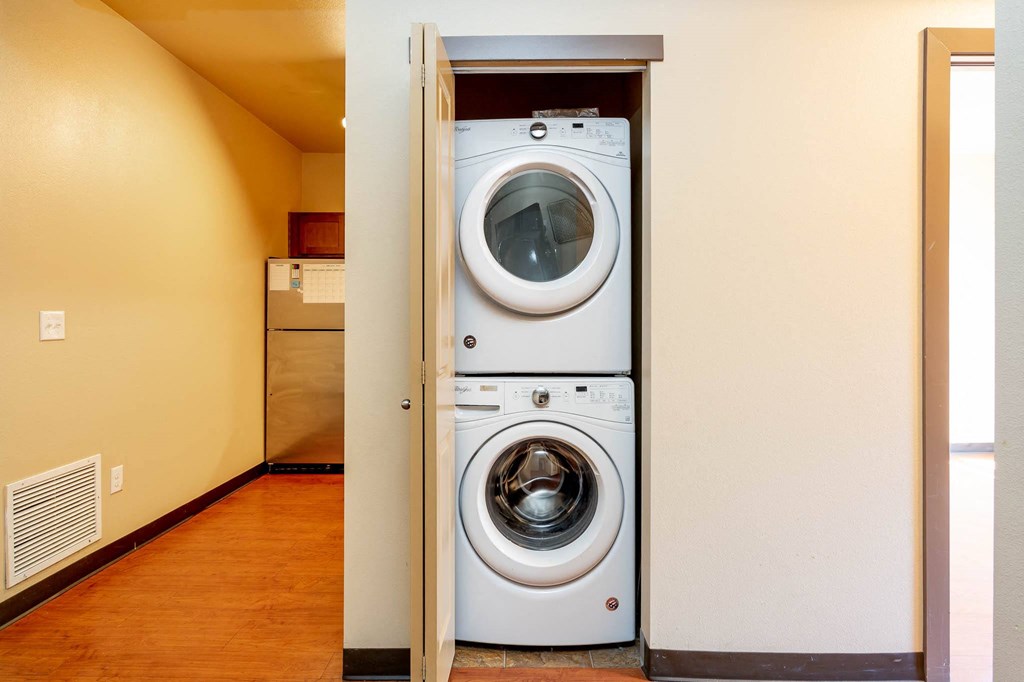 1350 College Ave Washer and Dryer