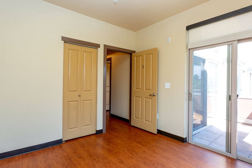 1350 College Ave Bedroom 1