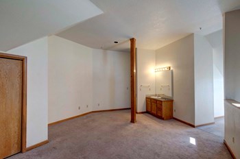 1085 Broadway #19 Loft and Vanity 1085 Broadway #19 Loft and Vanity - Photo Gallery 5