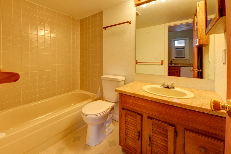 1085 Broadway #13 Bathroom