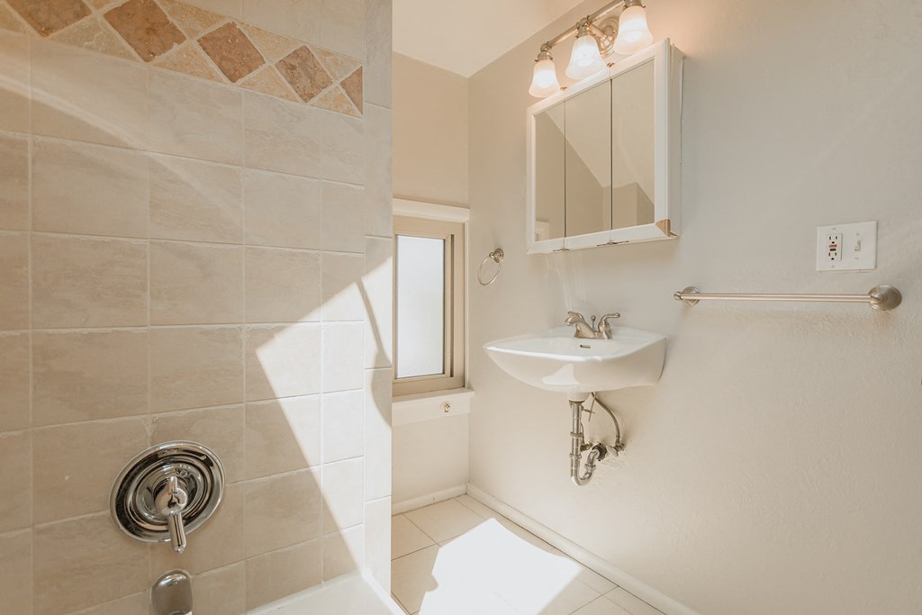 1501 Broadway Street Unit 7 Bathroom