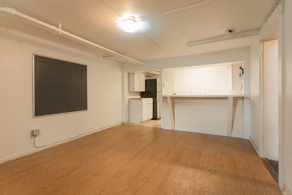 1501 Broadway Street Unit 1 Dining/ Living Area