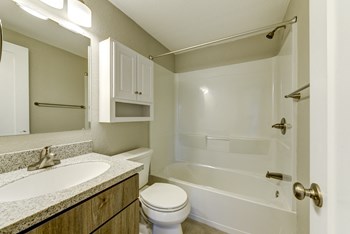 Bathroom 1602 Garfield 2 Beds Apartment, Boulder for Rent - Photo Gallery 3
