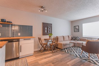 1707 22nd Living Room 1707 22nd Living Room - Photo Gallery 4