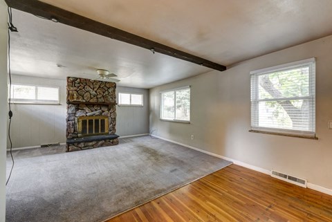 1827-1829 E Jewell Ave Interior