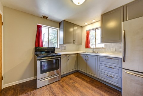 1827-1829 E Jewell Ave Kitchen