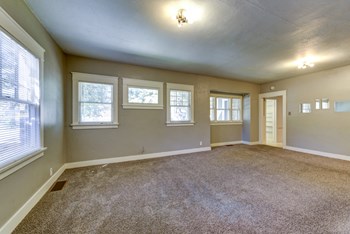 Large Living Room 1903 Pine A - Photo Gallery 4