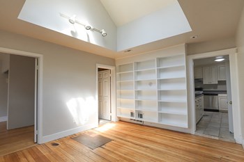 1913 Arapahoe Living Area - Photo Gallery 3