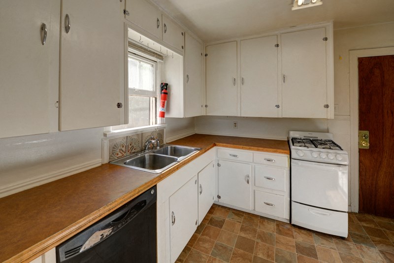 2126-2128 Baseline Road Kitchen