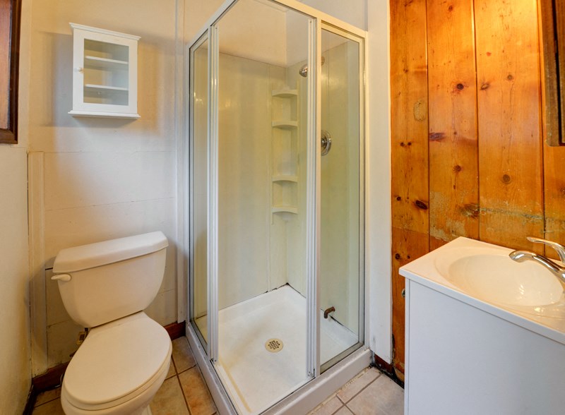 2126-2128 Baseline Road Bathroom