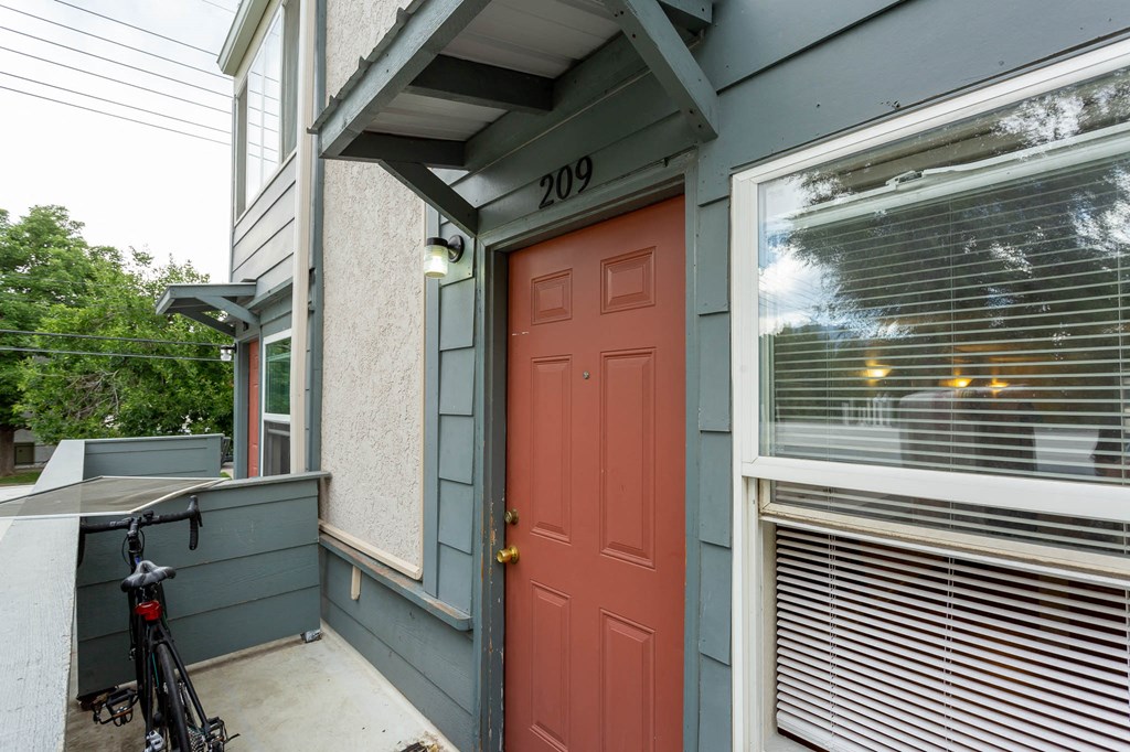 2301 Goss St Exterior