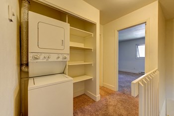 2311 Spruce St Laundry