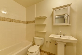 2311 Spruce St Bathroom