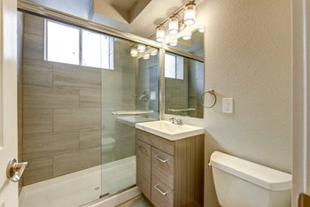 Steele Rose Bathroom - Photo Gallery 5