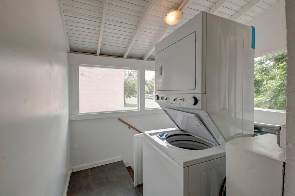 2500-2504 Race  Laundry