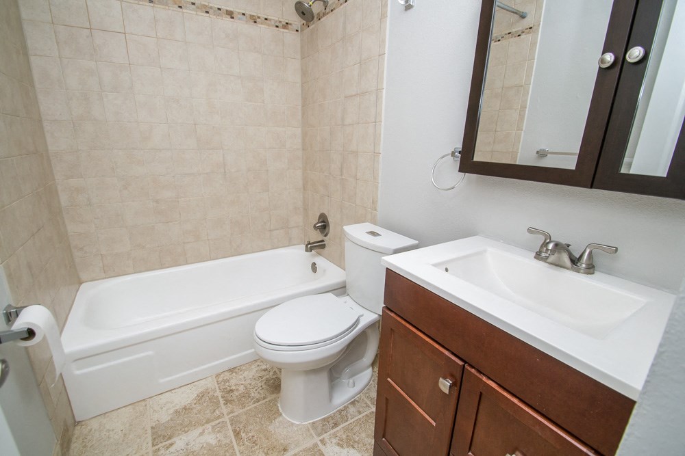 Bathroom Unit 26 26 Emery