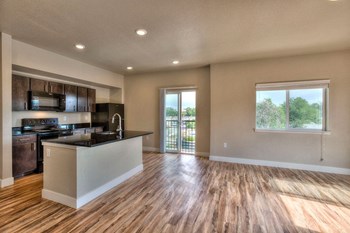 221 & 303 W Prospect Rd Studio-3 Beds Apartment, CSU, Fort Collins for Rent - Photo Gallery 4
