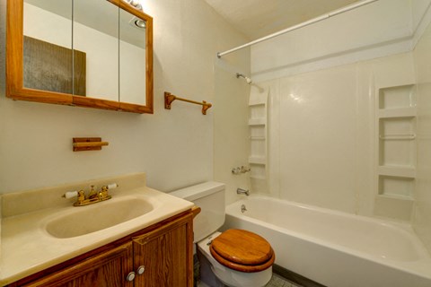 3393 Madison Avenue W130 Bathroom 3393 Madison Avenue W130 Bathroom