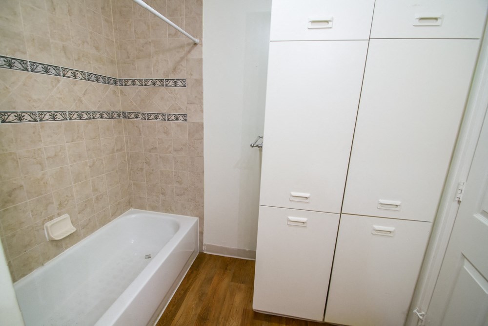 3601 Eaton St Bathroom Unrenovated