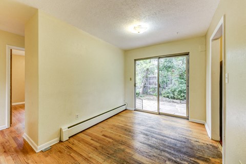 449 Harvard Lane Dining Area