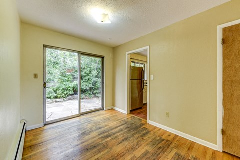 449 Harvard Lane Dining Area