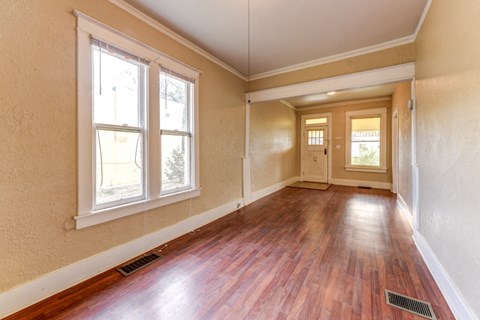 4975 King Street 3 Beds Apartment for Rent