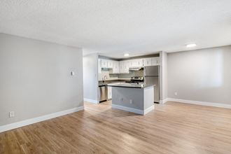 515-525 E Drake Rd 3 Beds Apartment for Rent