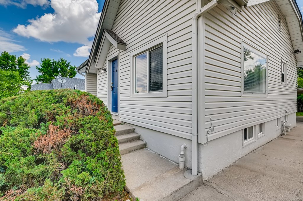 5260 Newton Exterior Front