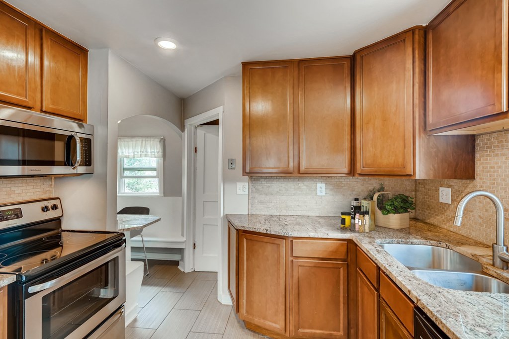 5260 Newton Unit 1 Kitchen