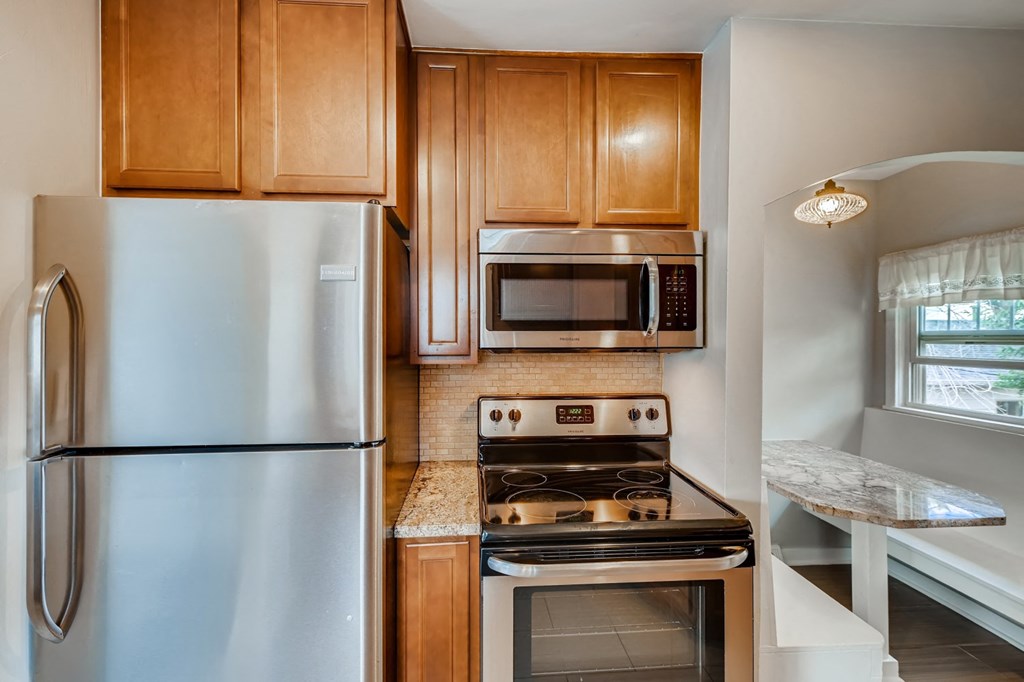 5260 Newton Unit 1 Kitchen