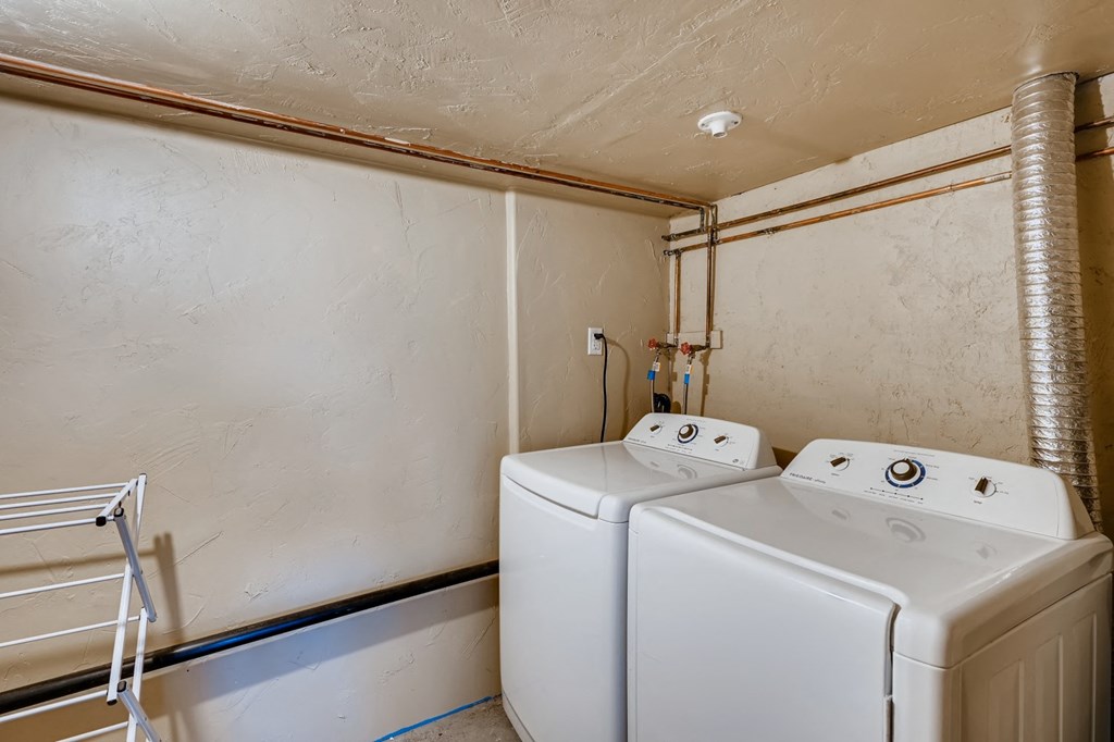 5260 Newton Unit 2 Laundry