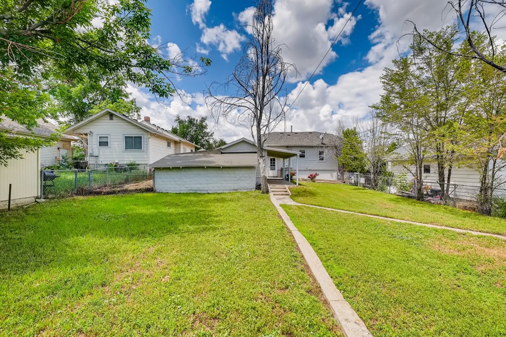 5260 Newton Backyard