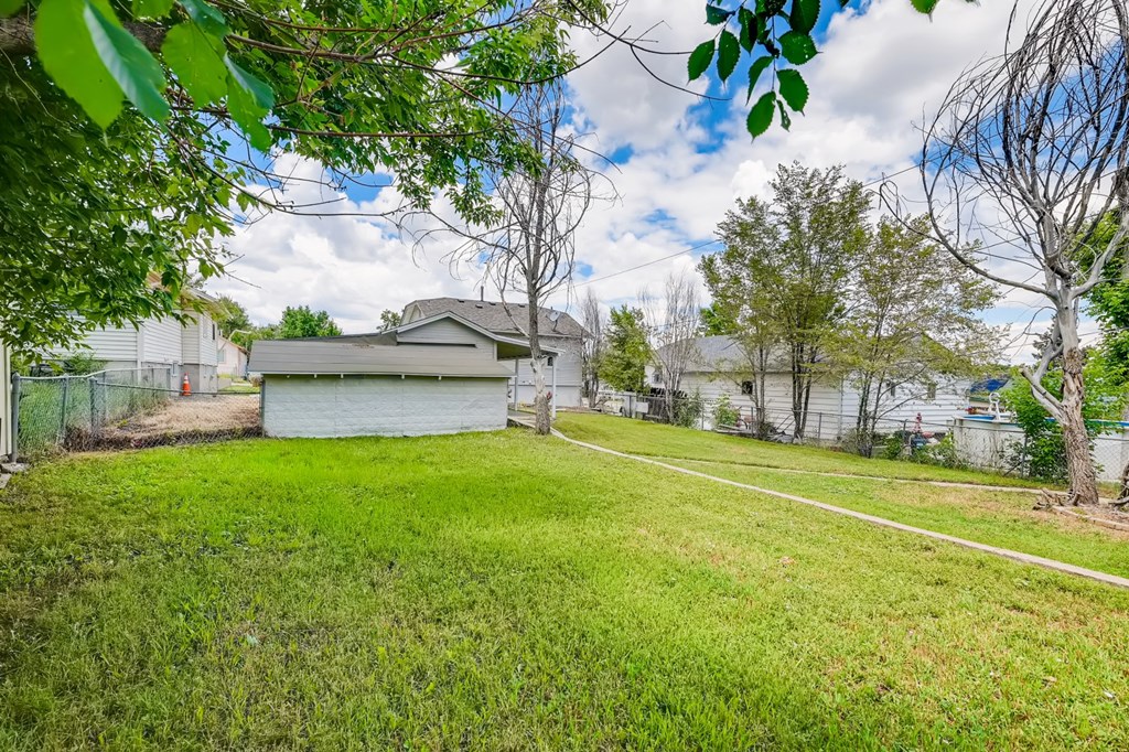 5260 Newton Backyard