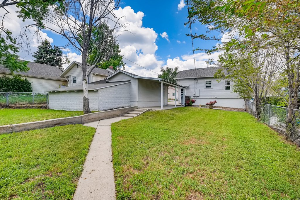 5260 Newton Backyard