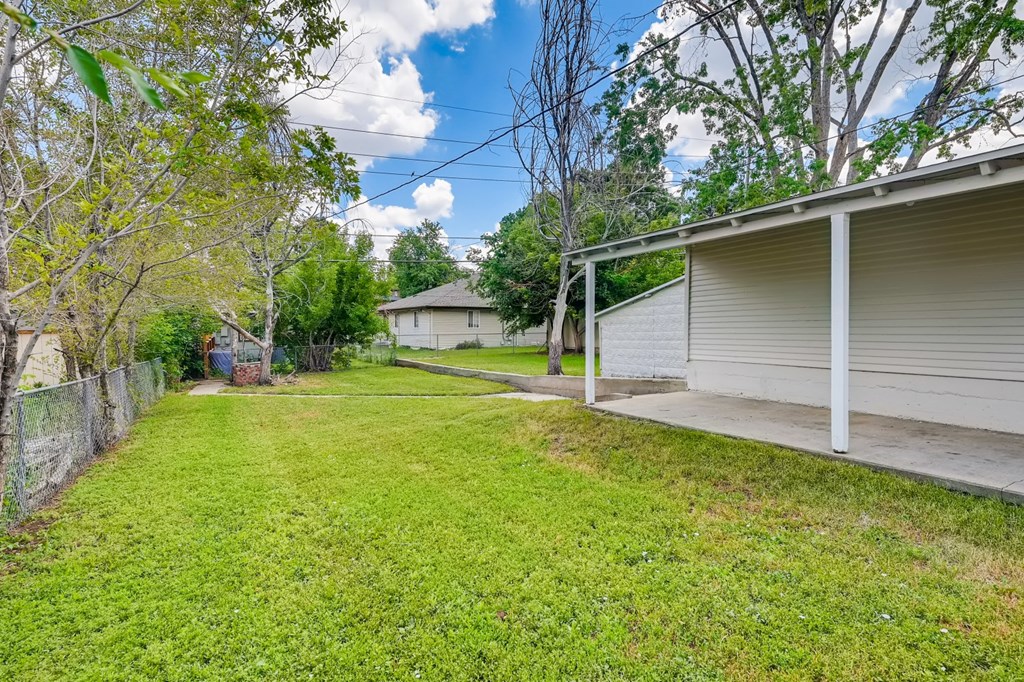 5260 Newton Backyard