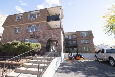 A building with a sign that says "Downtown" on it.