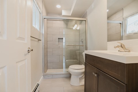 795 30th St Bathroom