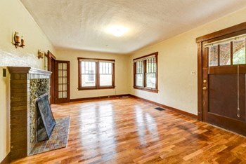 928 9th Street Up Living Room 928 9th Street Up Living Room - Photo Gallery 4