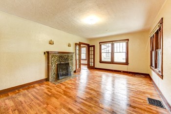 928 9th Street Up Living Room 928 9th Street Up Living Room - Photo Gallery 2