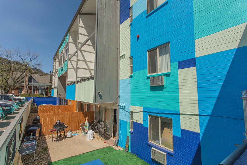 the side of a building that has been painted blue and white