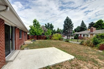 Patio and Yard 510 S 44th Street Boulder CU Student Tard - Photo Gallery 2