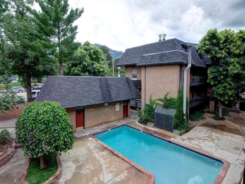 1065 University #218