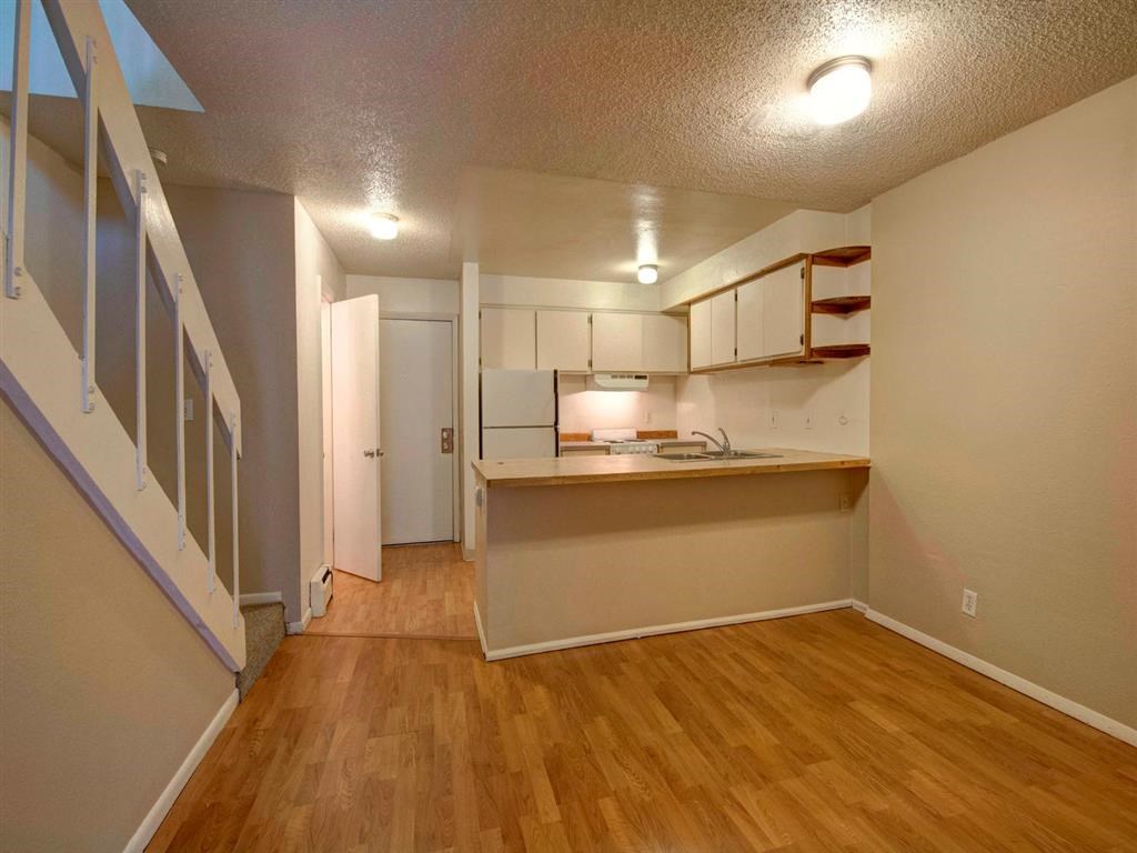 1065 University #218 Living Area