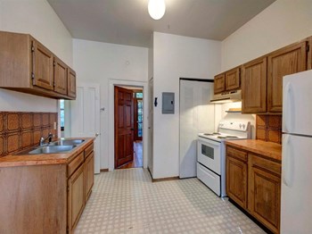 2510-A Pine St Kitchen
