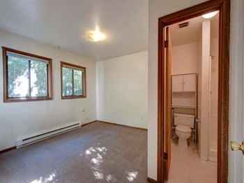 2510-A Pine St Interior